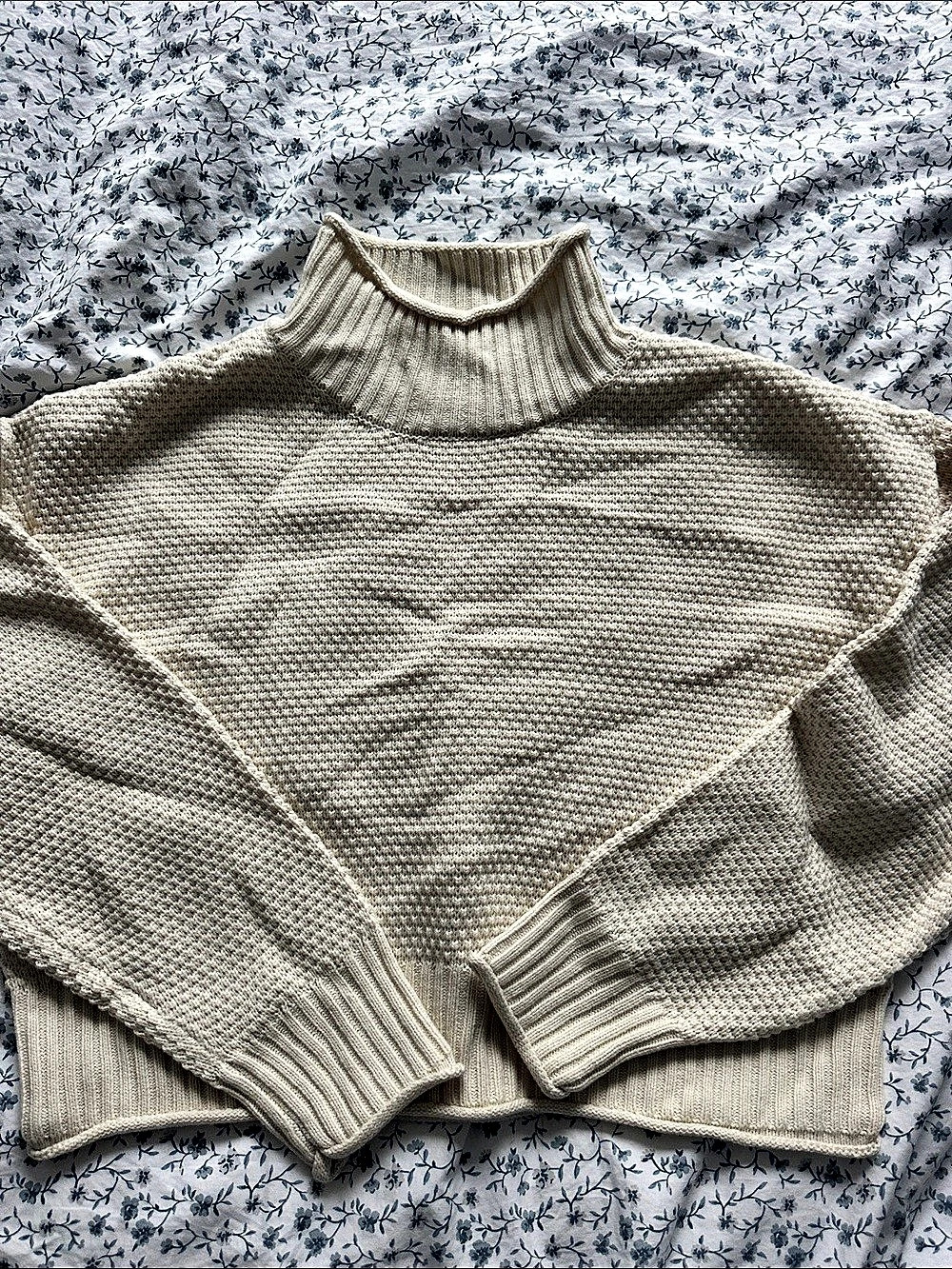 Cream Turtleneck Sweater Like New cropped